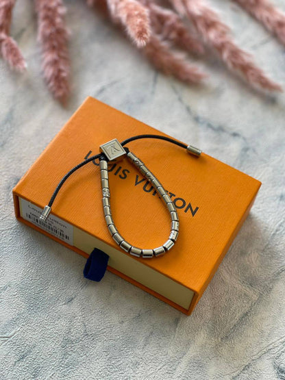 *LV*
*New bracelets*
*Super master quality*
230 dhs🪙🖤

Zain179
♥️♥️♥️