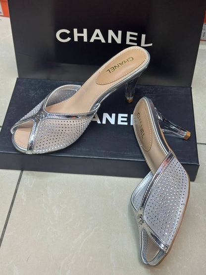 Chanel 

Size 36 to 41 

120 dhs🪙💕

Zain146
♥️♥️♥️
