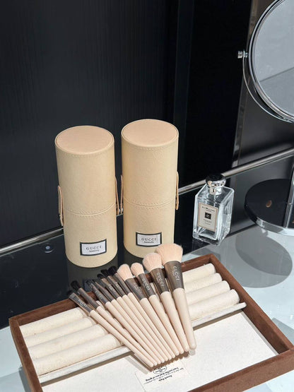 Makeup Brush❤️‍🔥*
good quality 💯
With boxes 📦 
60 dhs✅

Zain216
♥️♥️♥️