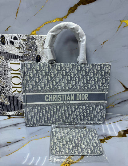 Dior
High quality

115 dhs❤️

with box
🎁🎁🎁

Zain136
♥️♥️♥️