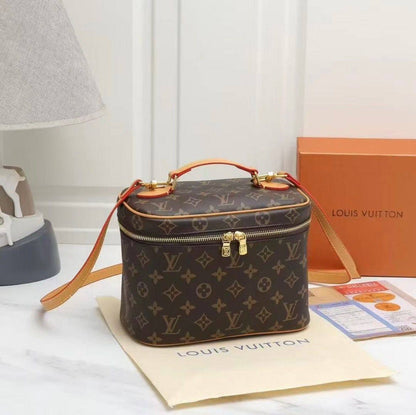 LV

17cm with box 90 dhs🪙🌨️
20cm with box 95 dhs🪙🌨️
25cm with box 105 dhs🪙🌨️

Zain50
♥️♥️♥️