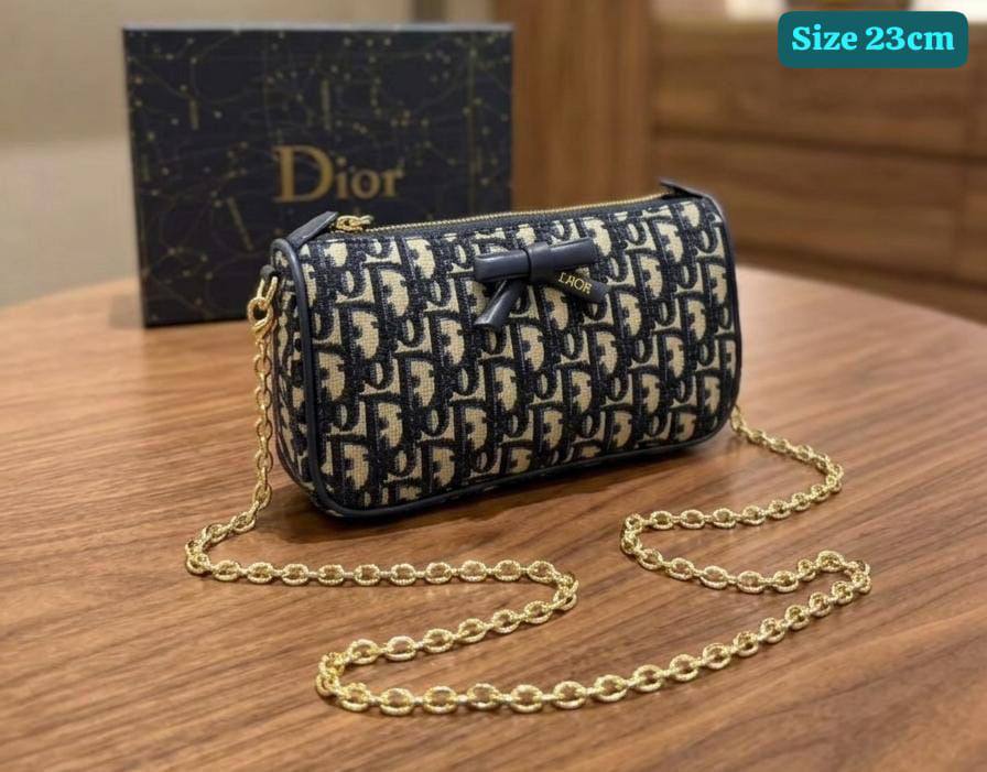 Dior
Best quality

With box’s
🎁🎁🎁

120 dhs💓
size 25cm

Zain158
♥️♥️♥️
