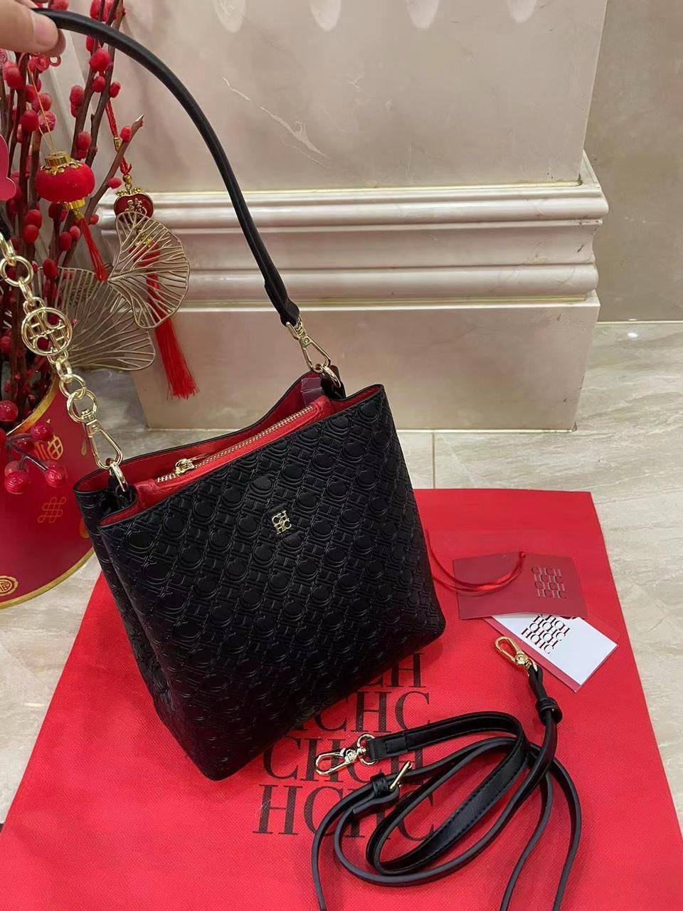 CH 
85 dhs🌺

with box
🎁🎁🎁

Zain90
♥️♥️♥️