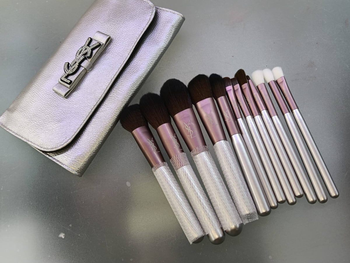 YSL

 SILVER BRUSH 

65 dhs🇦🇪🇦🇪

Zain01
♥️♥️♥️