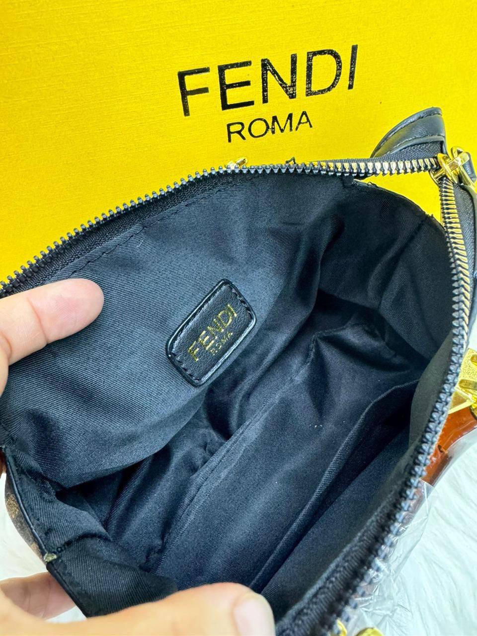 🎉 Offer 🎊  Fendi Bossdun
High quality +🎁
Size: 20 * 13 cm
70 dhs🪙🌺
with box 🎁

Limit Stock

Zain115
♥️♥️♥️
