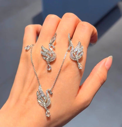 Swarovski set
Necklace 
Earrings 

*Master quality* 💐

115 dhs🇦🇪 normal box 📦

Zain48
♥️♥️♥️