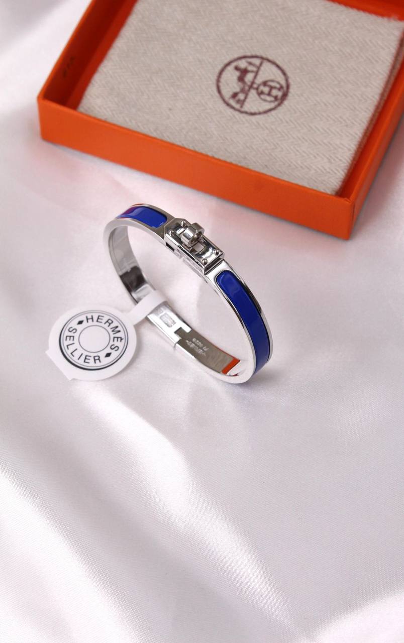 *HERMES*  🧡🐎
    *  ⬆️MINI CLIC KELLY BRACELET
* ⁠↗️ *Super Master Quality* ®️
* ⁠Gold Plated
* ⁠Size 17cm
*125 dhs👑* with *Normal* Box & Bag
*145 dhs👑* with *Orignal* Packaging 🎁

Zain209
♥️♥️♥️