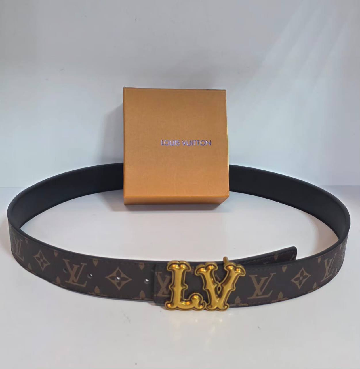 Mens belts 
with box
35 dhs💛

Zain232
♥️♥️♥️