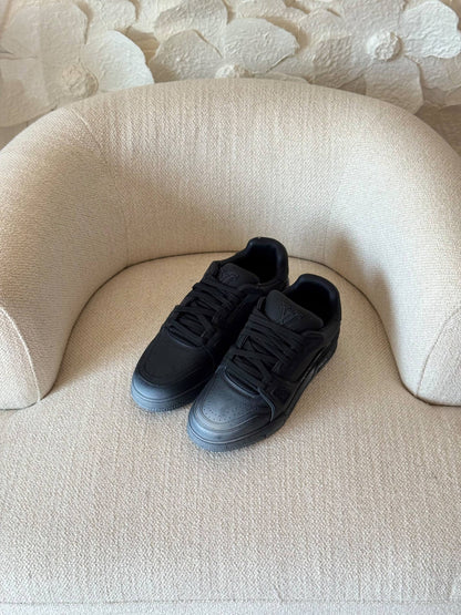 LV Sneaker 

AAA Quality

 size:40 to 46 

560 dhs🇦🇪🇦🇪

Zain185
♥️♥️♥️