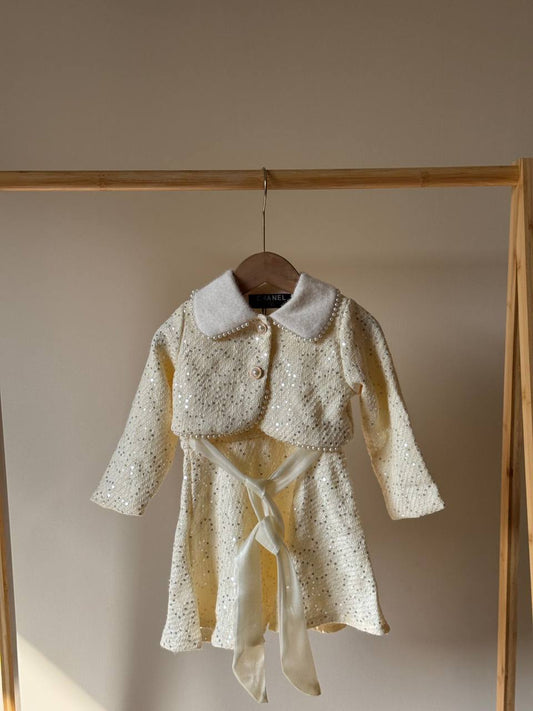 New collection{}
CHANEL
Super master quality 😍
Size:2/ 12years old
350 dhs🪙

Zain261
♥️♥️♥️