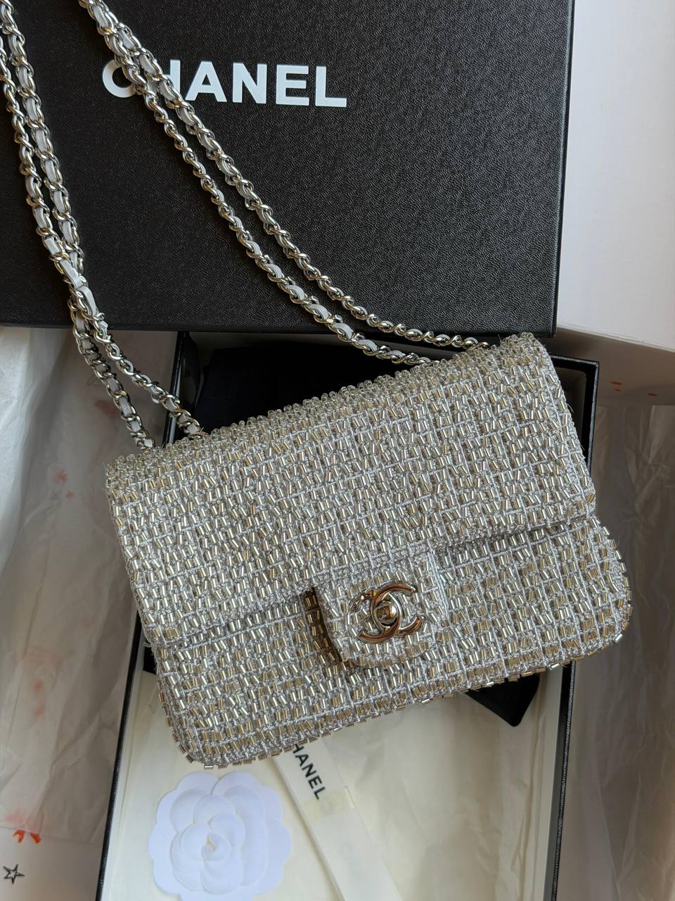 CHANEL
𝐌𝐢𝐧𝐢 𝐂𝐥𝐚𝐬𝐬𝐢𝐜 𝐇𝐚𝐧𝐝𝐛𝐚𝐠 𝐈𝐧 𝐚 𝐒𝐡𝐢𝐦𝐦𝐞𝐫𝐢𝐧𝐠 𝐆𝐨𝐥𝐝 𝐓𝐰𝐞𝐞𝐝 & 𝐁𝐞𝐚𝐝 𝐅𝐢𝐧𝐢𝐬𝐡
1750 dhs✅

ETAG4
♥️♥️♥️