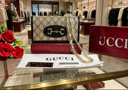 Gucci
100 dhs✅
with box
Size：19cm

Zain07
♥️♥️♥️