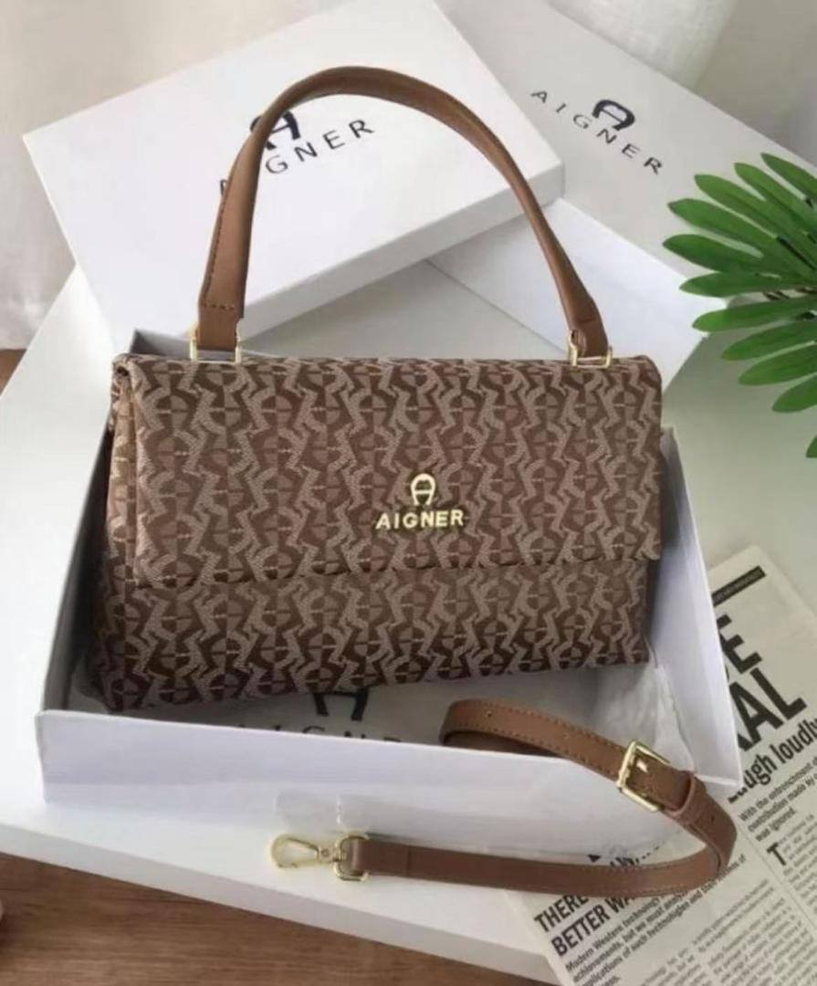 Aigner 

100 dhs 🇦🇪🇦🇪🇦🇪
with box

Zain26
♥️♥️♥️