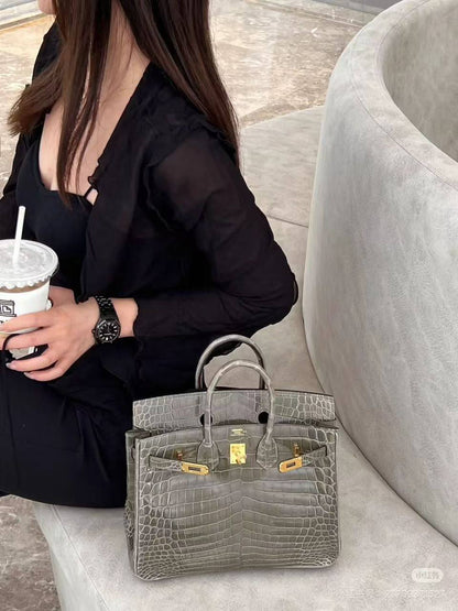 Hermes

440 dhs🇦🇪🇦🇪

Zain153
♥️♥️♥️