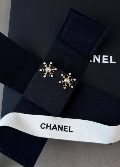 *CHANEL* 🤍
↗️ *Super Master Quality ®️*
* *New Collection*
* ⁠EARINGS
*95 dhs❣️* with *Orignal* Packing 🎁
*85 dhs❣️* with *Normal* Box & Bag

Zain209
♥️♥️♥️