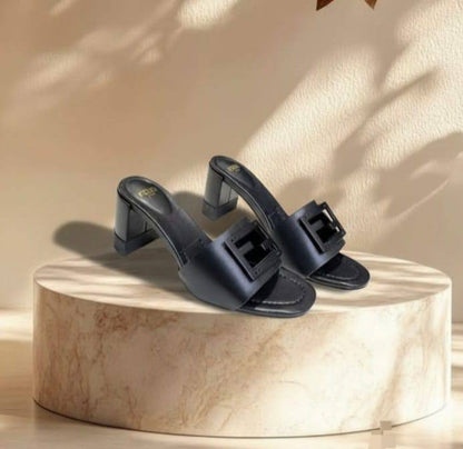 FENDI 
☘️ *SIZE  36  to 41 ☘️                                                                                                       
180 dhs❣️

Zain224
♥️♥️♥️