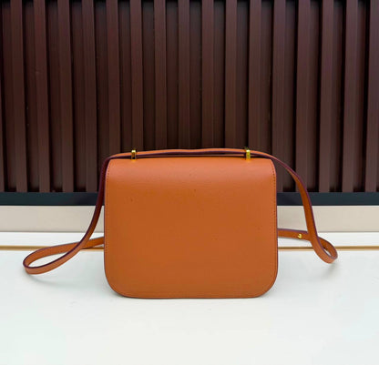 HERMES 
GOOD QUALITY 
WITH BOX 
110 dhs🇦🇪🇦🇪
19 CM

Zain295
♥️♥️♥️