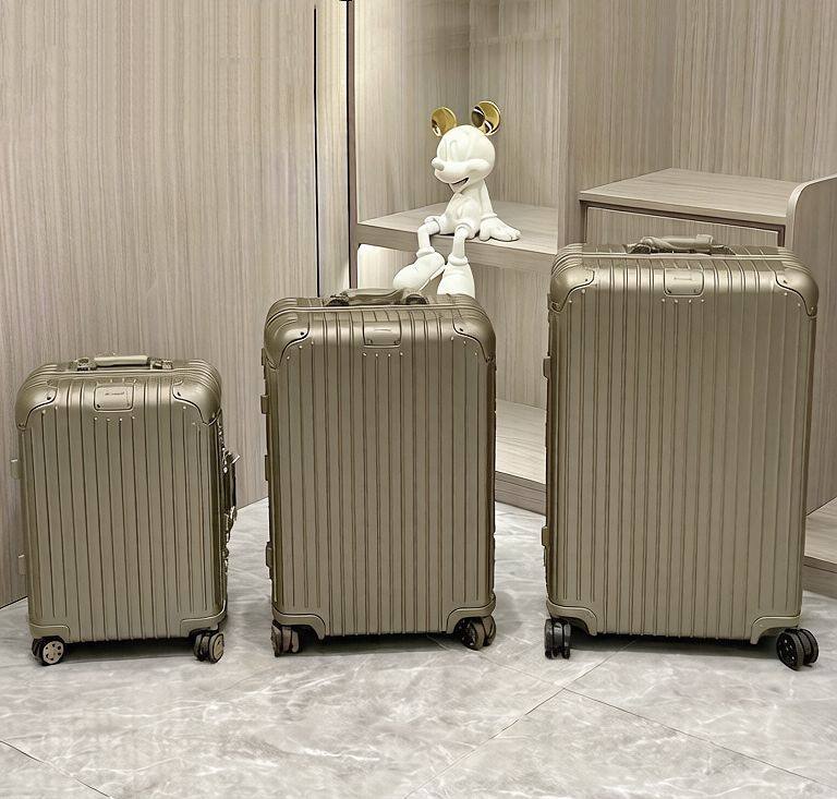 Rimowa
Super Master quality 

Small 790 dhs

Medium 890 dhs

Large 990 dhs 

Zain250
♥️♥️♥️