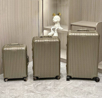 Rimowa
Super Master quality 

Small 790 dhs

Medium 890 dhs

Large 990 dhs 

Zain250
♥️♥️♥️