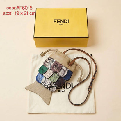 FENDI ғɪsʜ ᴄᴏʟᴏʀғᴜʟ
sᴄᴀʟᴇ ᴄʀᴏssʙᴀɢ
sᴏғᴛ ʟᴇᴀᴛʜᴇʀ ᴍᴀᴛᴇʀɪᴀʟ
sɪᴢᴇ : 19 cm
ᴡɪᴛʜ BOX
🎁🎁🎁

75 dhs✅

Zain31
♥️♥️♥️
