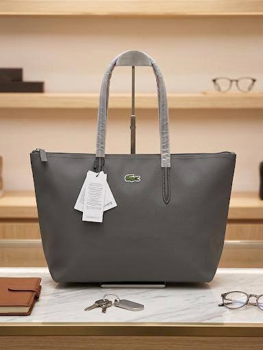 LACOSTE BAG
GOOD QUALITY
50 dhs✅

Zain40
♥️♥️♥️