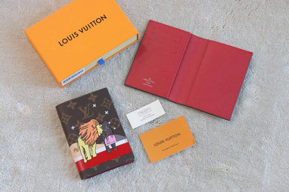LV - Goyard
Wallets
 master 
passport holder
95 dhs✅

Zain33
♥️♥️♥️