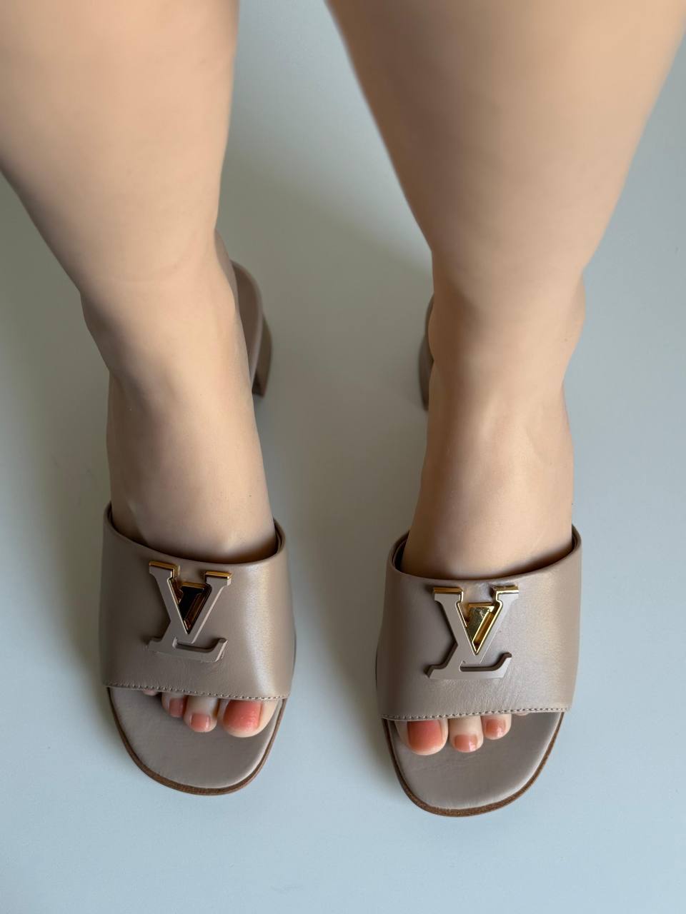 LV
AA Quality
𝗦𝗶𝘇𝗲 𝟯𝟲 𝘁𝗼 𝟰1 
450 dhs✅

Zain288
♥️♥️♥️