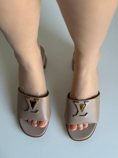 LV
AA Quality
𝗦𝗶𝘇𝗲 𝟯𝟲 𝘁𝗼 𝟰1 
450 dhs✅

Zain288
♥️♥️♥️