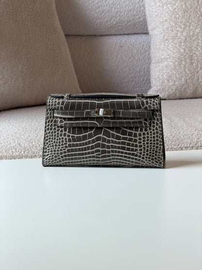 Hermes
pochette 21cm

master quality
with box 📦 
600 dhs🇦🇪🇦🇪

Zain52
♥️♥️♥️