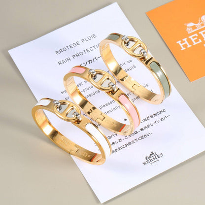 HERMES BANGLE
MASTER 

65 DHS🌺✨💫
WITH BOX AND PAPER BAG🎁🛍️

Zain89
♥️♥️♥️