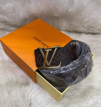 Belt for men
Wide：4.0cm
Size：115/120/125cm
With box 
30 dhs🇦🇪🇦🇪

Zain50
♥️♥️♥️
