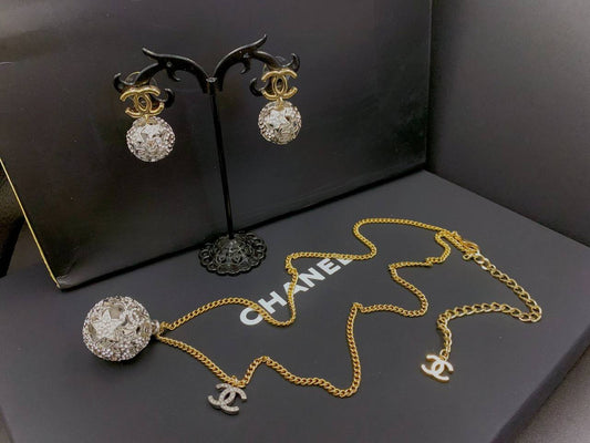 CHANEL Set
130 dhs🪙🌨️
         _With_ box
🎁🎁🎁

Zain89
♥️♥️♥️