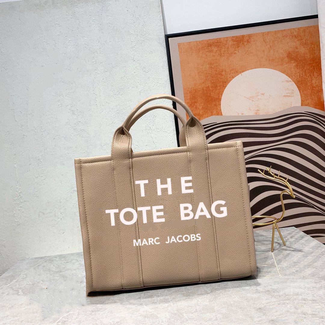 The Tote Bag
33*26*11cm
115 dhs✅

Zain17
♥️♥️♥️