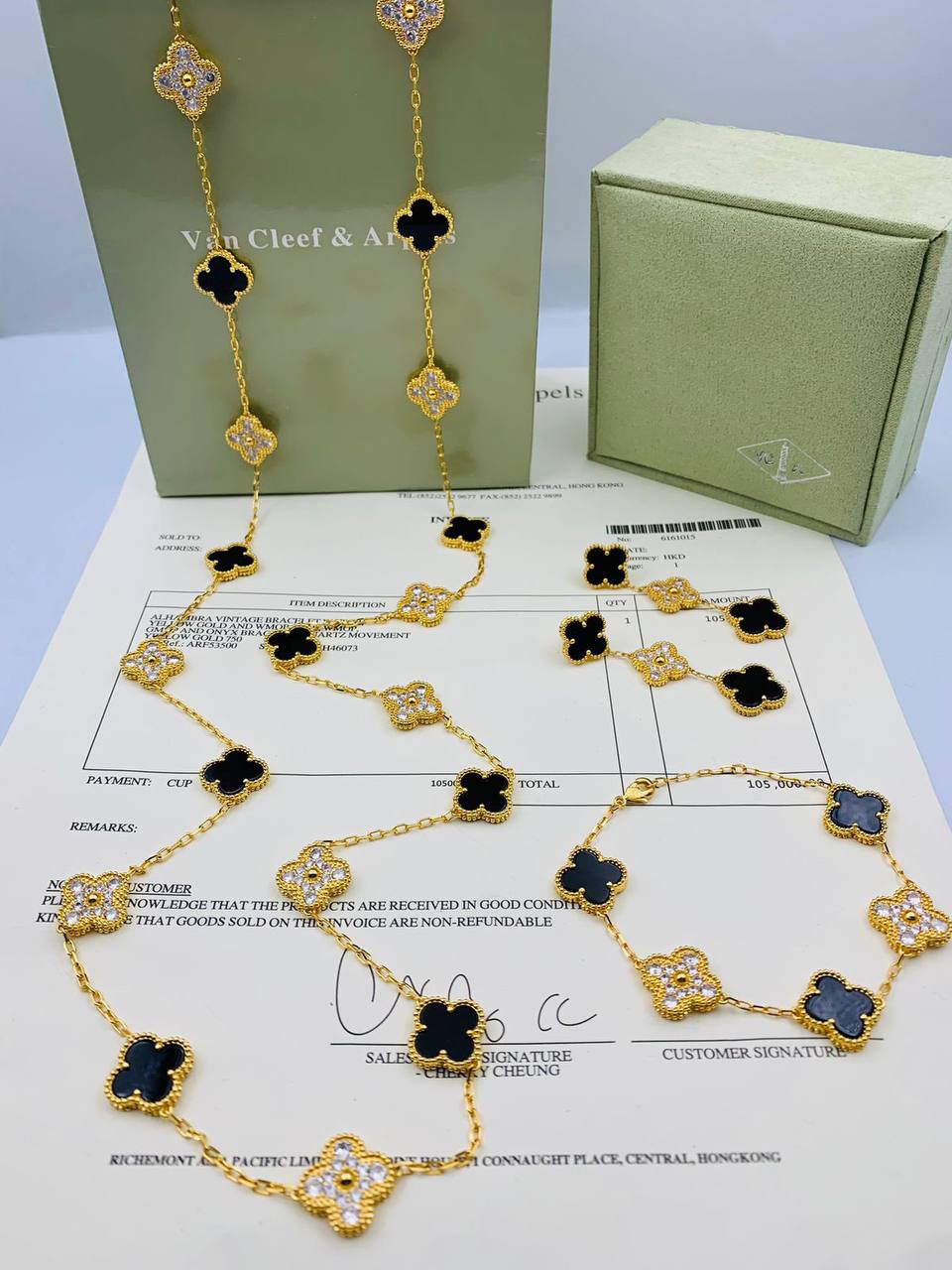 VCA MASTER
💫✨
NECKLACE 20 FLOWER
BRACELET 5 FLOWER
EARRING 3 FLOWER
WITH BIG BOX AND PAPER BAG🛍️🎁
280 DHS🌺💥

Zain89
♥️♥️♥️