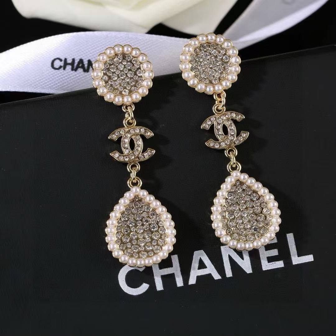 *CHANEL❤️‍🔥*
Earring 🦋
Master quality 💯
With normal boxes 🗃️ 
55 dhs🇦🇪🇦🇪🇦🇪

With master box 📦 
70 dhs🇦🇪🇦🇪🇦🇪

Zain216
♥️♥️♥️