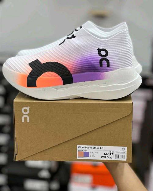 On Cloudboom strike light spray 
NEW ARRIVALS 🤩
40-45 AVAILABLE 😇
190 dhs🇦🇪🇦🇪

Zain242
♥️♥️♥️