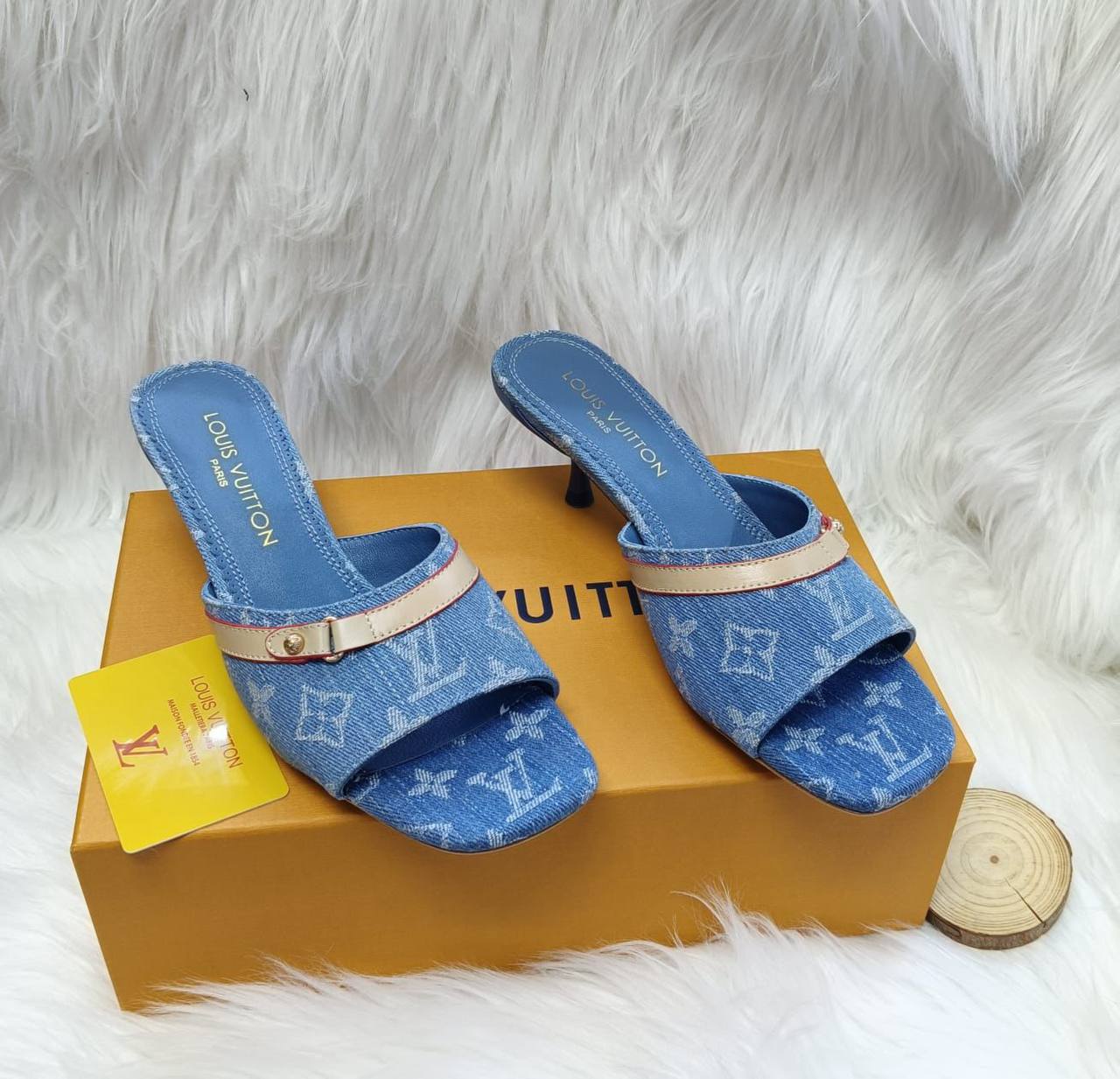 LV 🌸
*High quality*🌸
*size: 36 to 42*🌸
340 dhs✅

Zain119
♥️♥️♥️