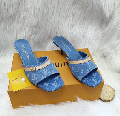 LV 🌸
*High quality*🌸
*size: 36 to 42*🌸
340 dhs✅

Zain119
♥️♥️♥️