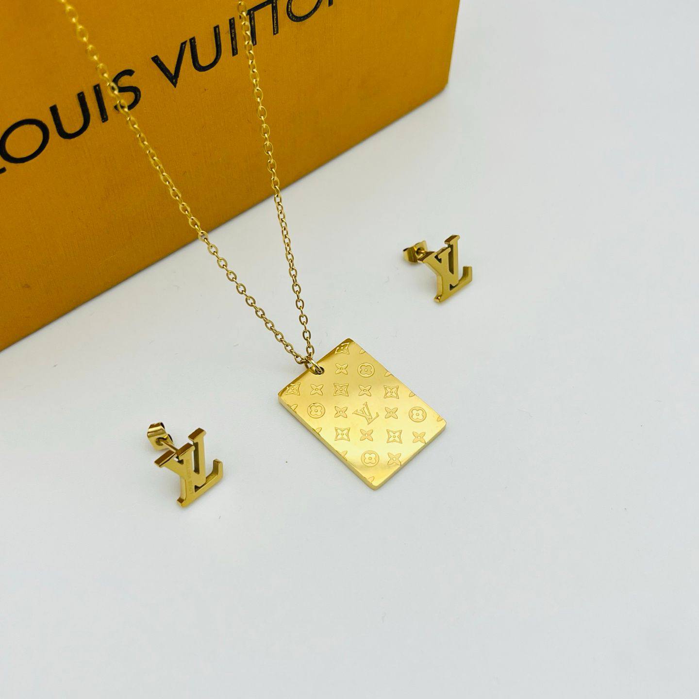 New arrival branded set of 2,  stainless steel Color not going 
40 dhs❣️

Zain243
♥️♥️♥️