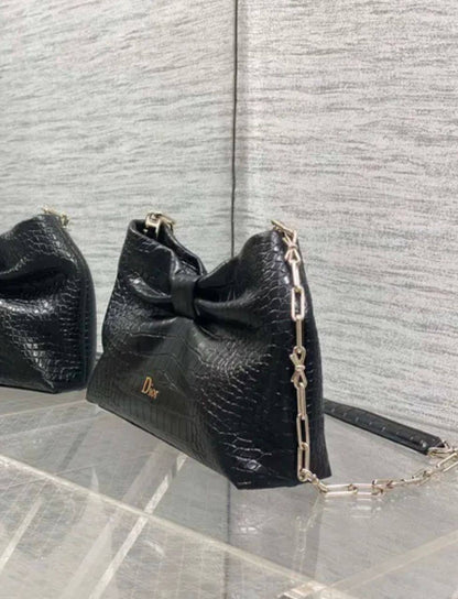 Dior
100 dhs✅
Good-quality 

with box🎁🎁🎁

Zain35
♥️♥️♥️