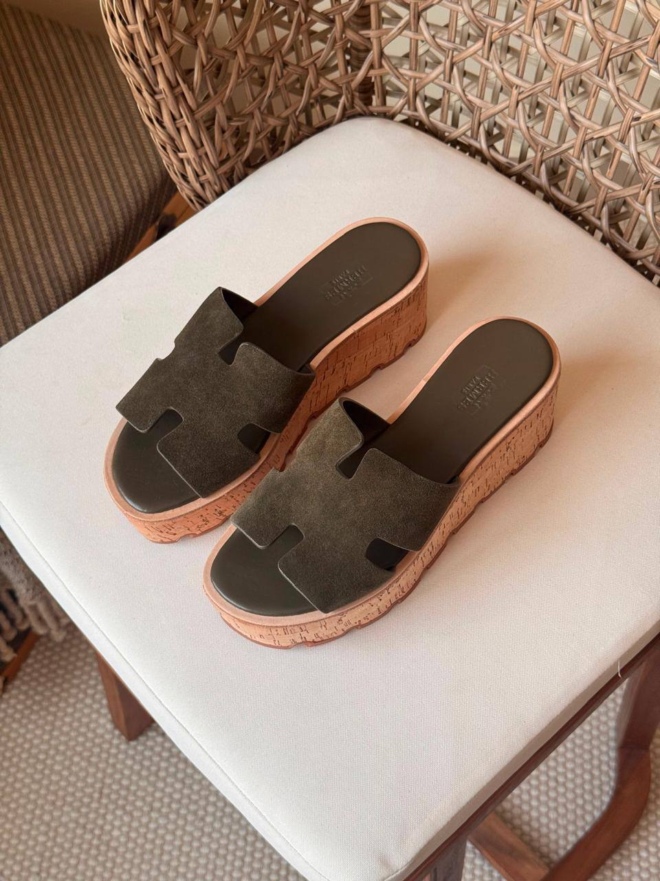 🩶 HERMES 🩶
✨ New Collection
👠 36–41
💎 Premium Quality
🔥 Super Master
450 dhs✅

Zain198
♥️♥️♥️
