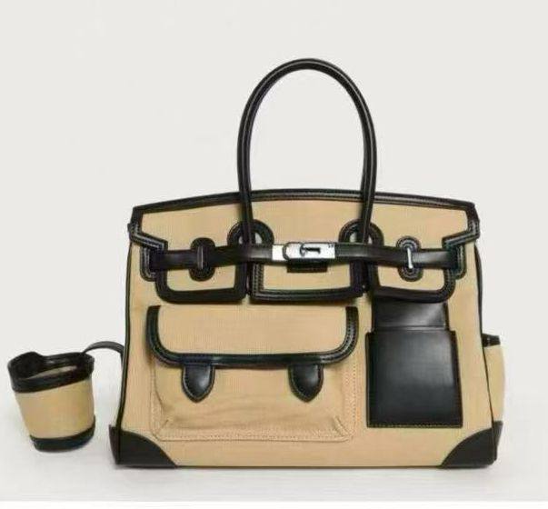 Hermes
140 dhs❣️

Zain143
♥️♥️♥️