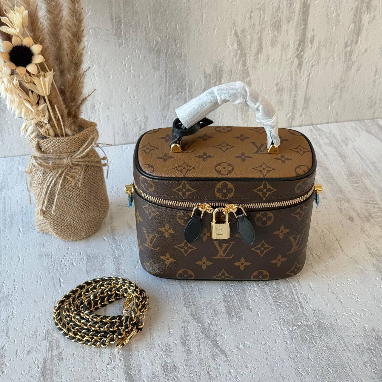 LV
GOOD QUALITY ✨
100 dhs✅

WITH BOX 📦

Zain28
♥️♥️♥️
