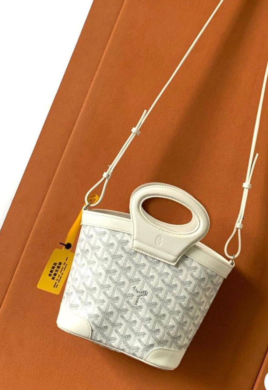 Goyard
110 dhs🌺
High quality

Zain35
♥️♥️♥️