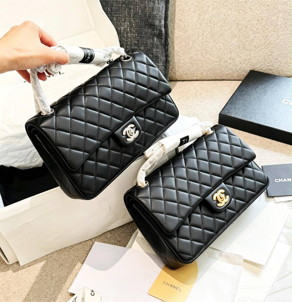 CHANEL NEW CAME HIGH QUALITY WITH FOLDING BOX 
130 dhs🇦🇪🇦🇪

Zain295
♥️♥️♥️