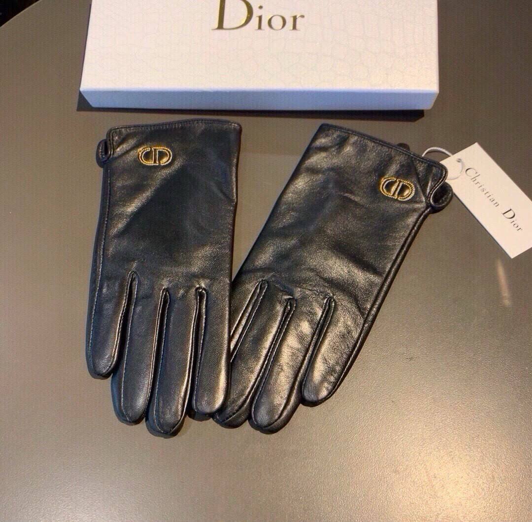 DIOR GlOVES

VVIP QUALITY

WITH ORRIGINAL BOX

320 dhs🇦🇪🇦🇪

Zain281
♥️♥️♥️