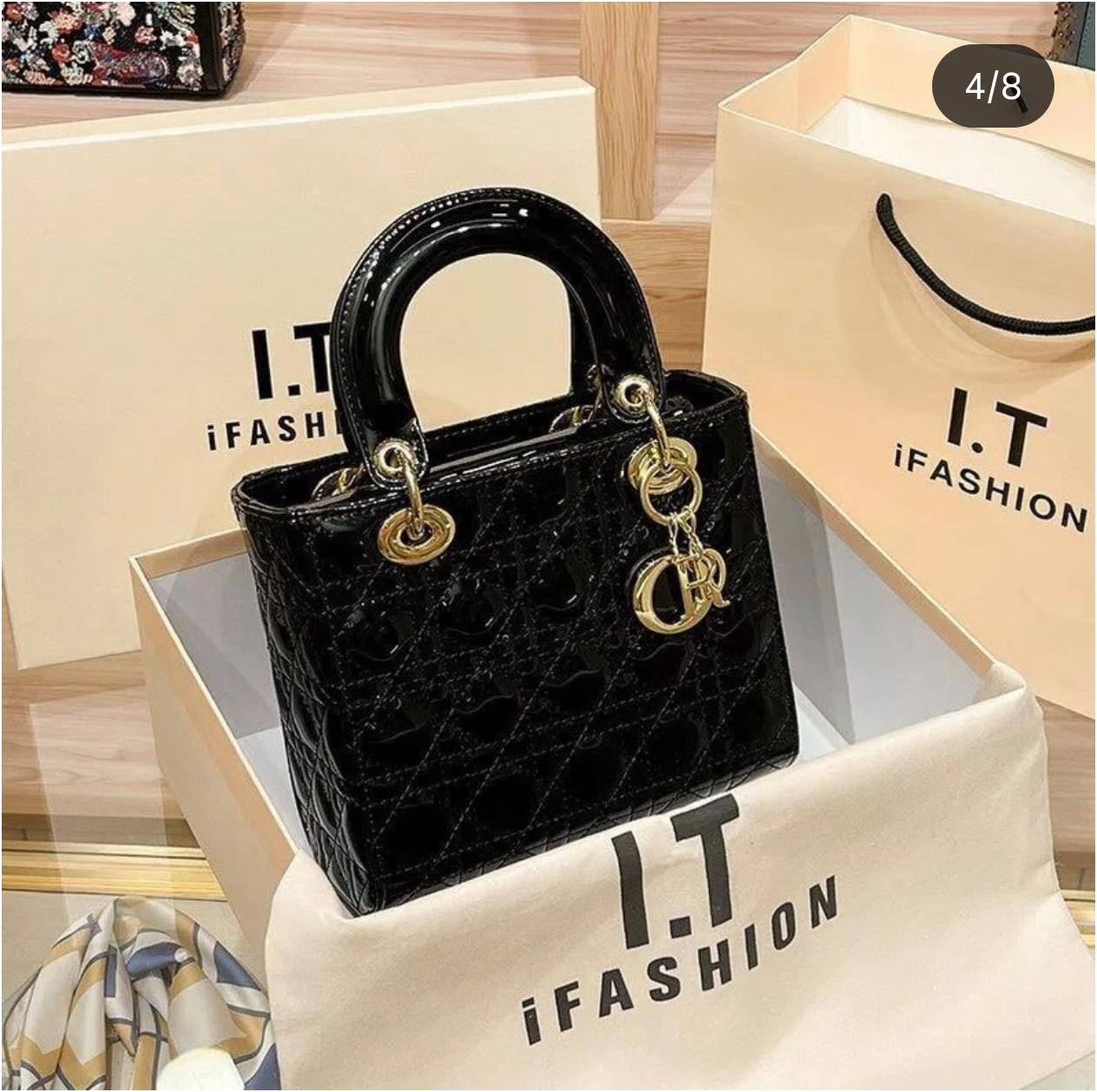 DIOR 
good quality
110 dhs✅
with box 
🎁🎁🎁

SIZE 20 CM

Zain200
♥️♥️♥️