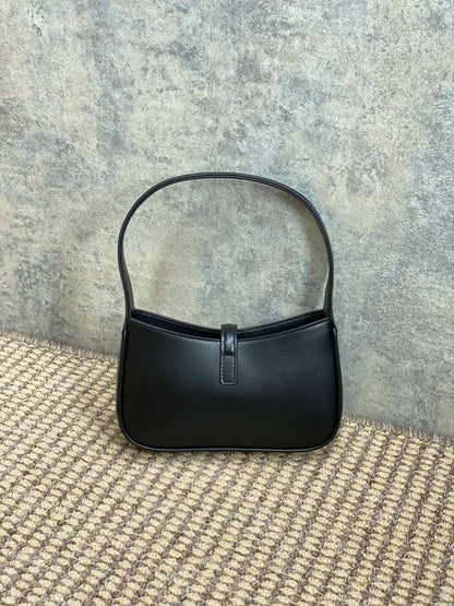 Ysl
 Mini Le 5 A 7

 Hobo Bag in
 Smooth Leather✅ 
Size 19 cm
For Price 👇 WhatsApp✅
0568585901 
0507557372
0552275751 Owner Zain 👌


Zain274
♥️♥️♥️