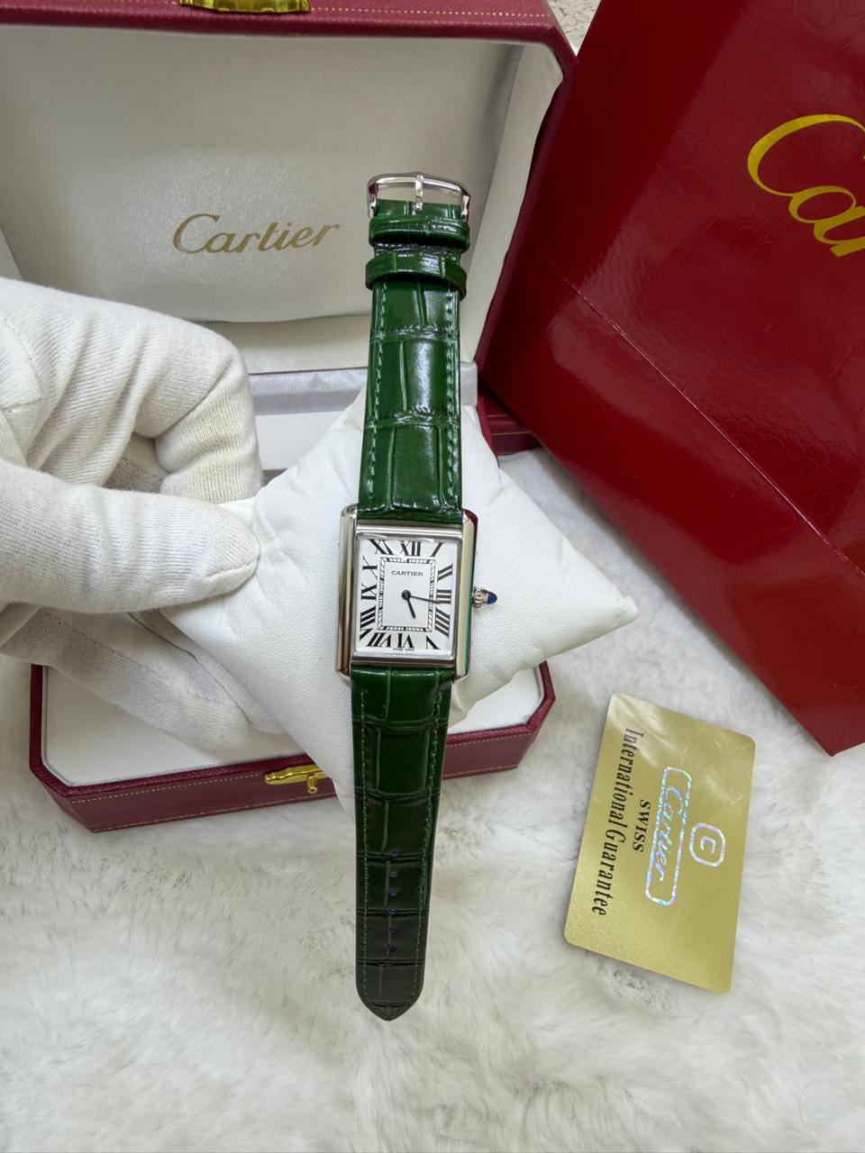Cartier Tank
*Unisex size*
*Good quality*
230 dhs✅

Zain29
♥️♥️♥️
