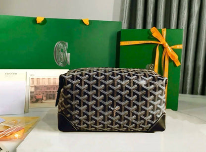 GOYARD POUCH  
HIGH QUALITY 
WITH BOX 
100 dhs✅

Zain39
♥️♥️♥️